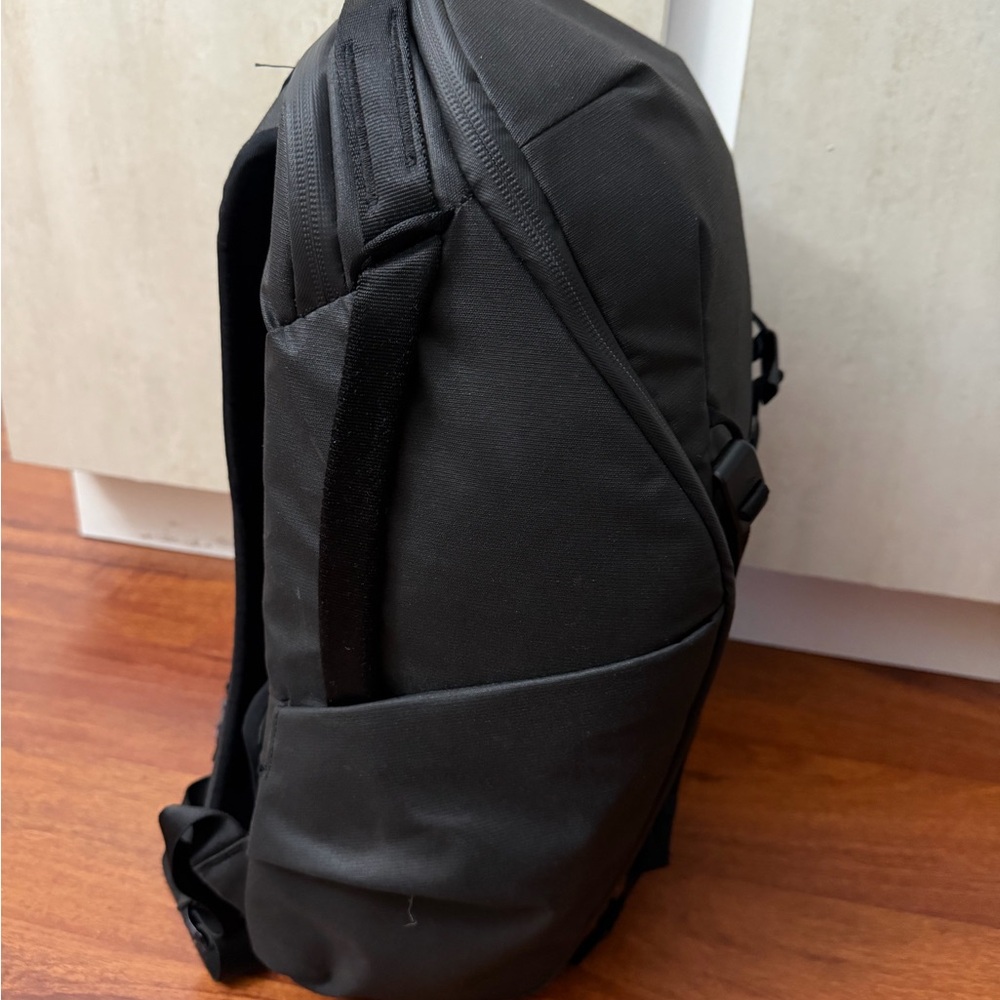 Peak Design Everyday Backpack Zip 20L Black - Picture 5 of 5